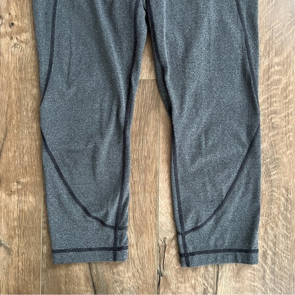 Athleta Cropped Capri Leggings Size Medium - Picture 4 of 11